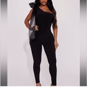 Fashion Nova jumpsuit 🖤